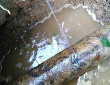 全南楼顶渗水维修公司分享下地暖漏水的原因及检测方法。